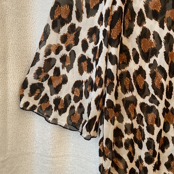 Jordan Taylor White Leopard Cover Up - Picture 5 of 5